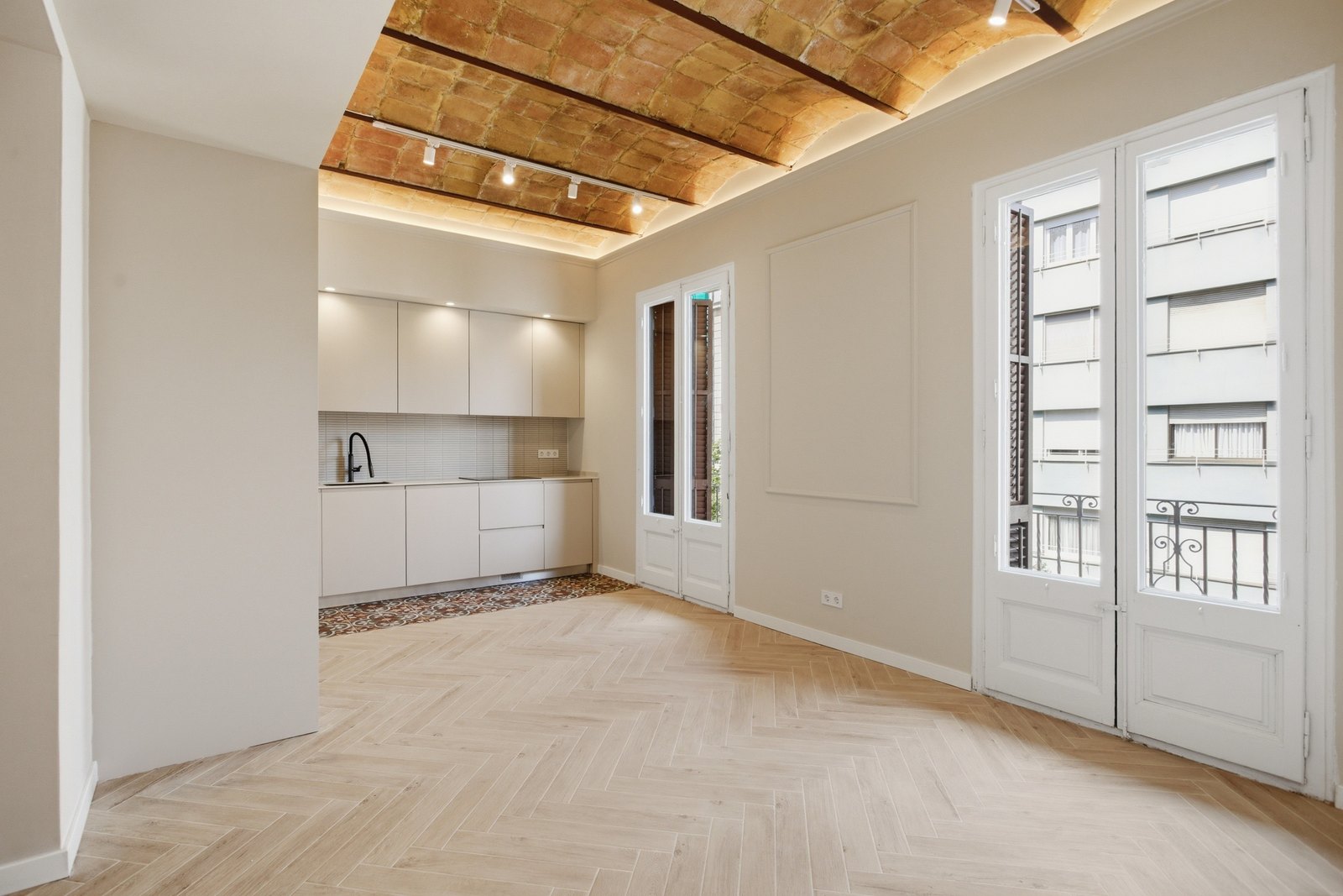 Piso reformado en venta en Barcelona — Calle de Provença, 83